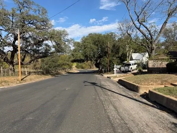 207 S Creek Street, Fredericksburg, TX 78624