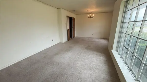 1004 Rosewood Drive, Desoto, TX 75115