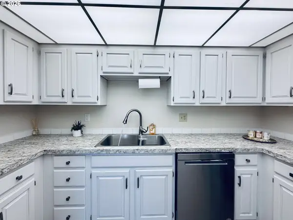 743 MARINE VIEW DR, Longview, WA 98632