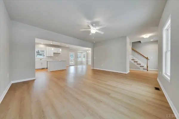 14 Lochwood Hill DR, Goode, VA 24556