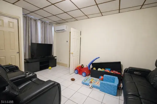 802 3Rd Ave, Elizabeth City, NJ 07202