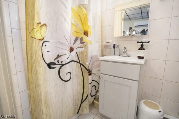 802 3Rd Ave, Elizabeth City, NJ 07202