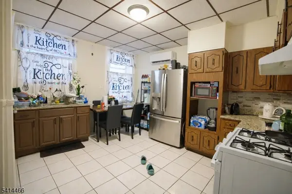 802 3Rd Ave, Elizabeth City, NJ 07202