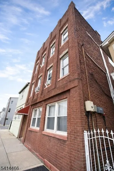 802 3Rd Ave, Elizabeth City, NJ 07202