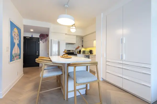 20 Collier ST #801, Toronto C09, ON M4N 3Y4