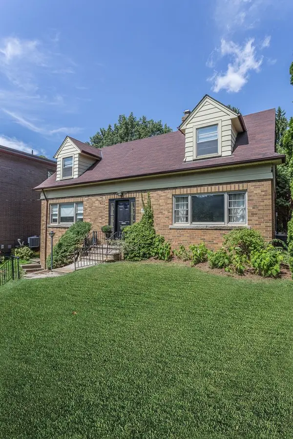 180 Strathgowan AVE, Toronto C04, ON M4N 1C3