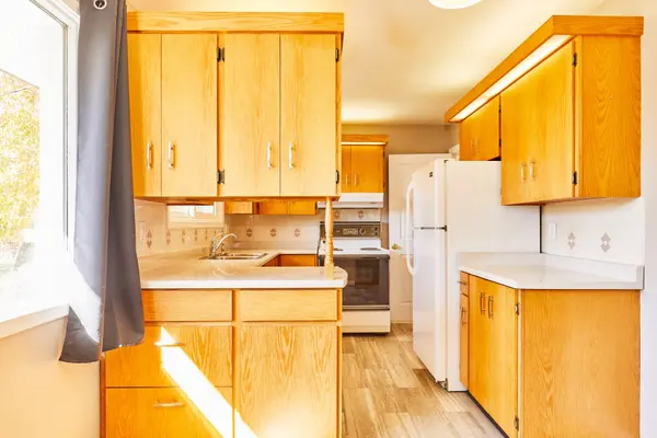 155 Laurel CT #Main, Oshawa, ON L1G 6M6