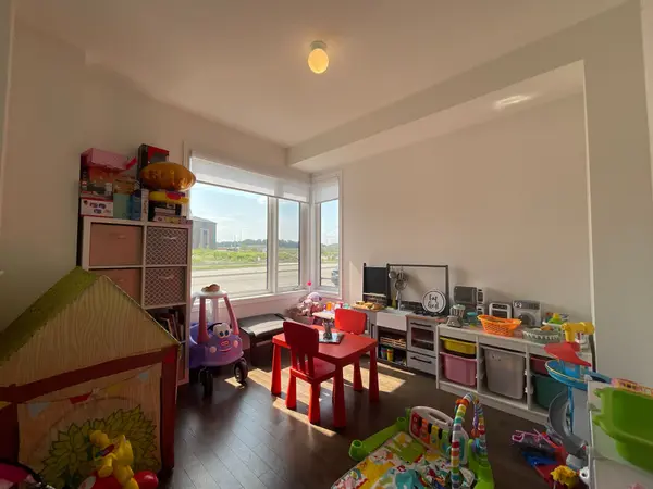 2775 Peter Matthews DR, Pickering, ON L1X 0M3