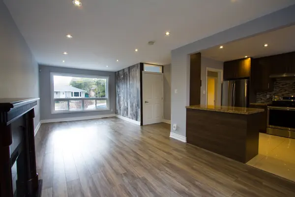 40 Foreht CRES #Main, Aurora, ON L4G 3E8