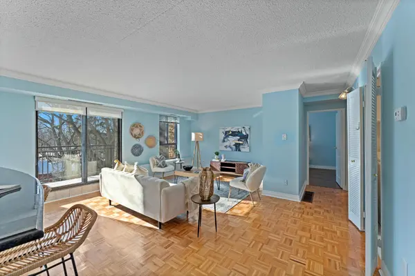 15390 Yonge ST #PH 1, Aurora, ON L4G 1N8