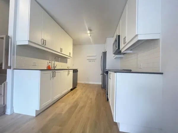 1060 Portage Pkwy E #Th 60, Vaughan, ON L4K 0K3