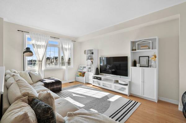 117 Taucar Gate, Bradford West Gwillimbury, ON L3Z 0V8