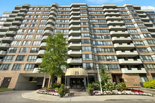 25 Austin DR #218, Markham, ON L3R 8H4