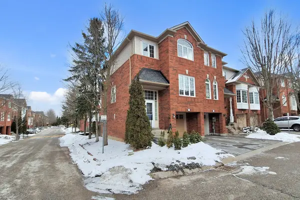 81 Mosaics AVE #62, Aurora, ON L4G 7L5