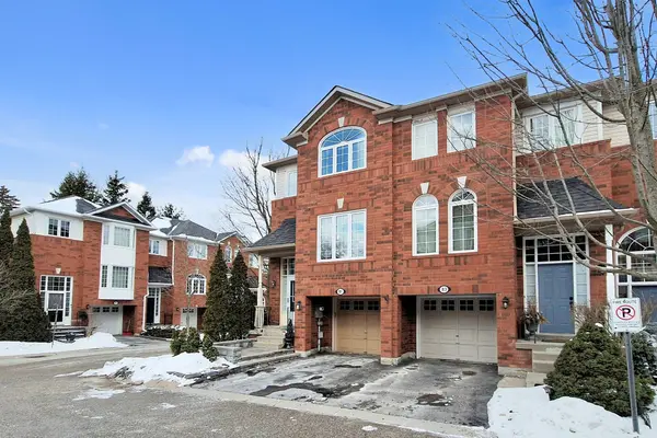 81 Mosaics AVE #62, Aurora, ON L4G 7L5