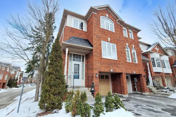 81 Mosaics AVE #62, Aurora, ON L4G 7L5