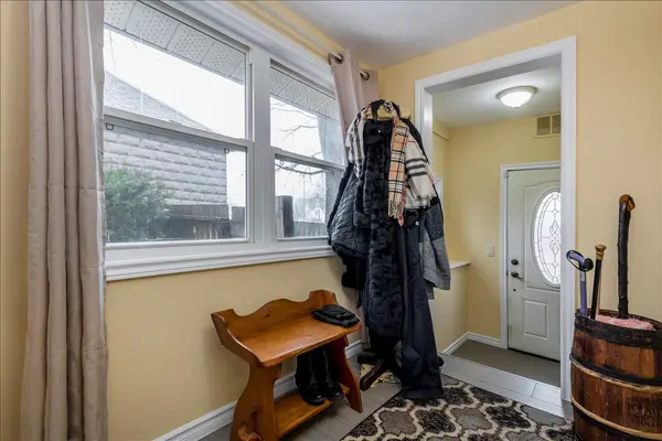 86 John ST, Barrie, ON L4N 2K5