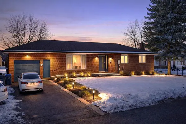 3821 Countryside DR, Brampton, ON L6P 0T5