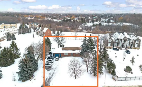 3821 Countryside DR, Brampton, ON L6P 0T5