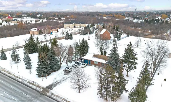 3821 Countryside DR, Brampton, ON L6P 0T5