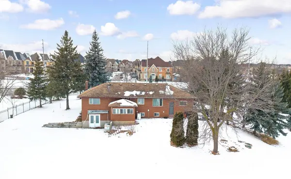 3821 Countryside DR, Brampton, ON L6P 0T5