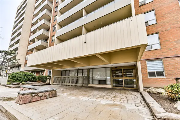 19 Four Winds DR #602, Toronto W05, ON M3J 2S9