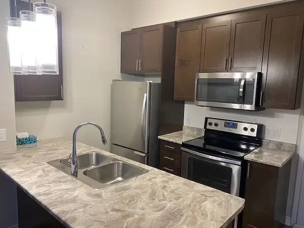 2490 Old Bronte RD #824, Oakville, ON L6M 4J2