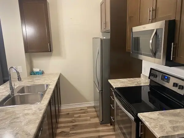 2490 Old Bronte RD #824, Oakville, ON L6M 4J2