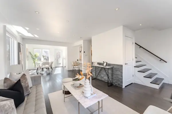 2218 Bluegrass LN, Burlington, ON L7L 6L5