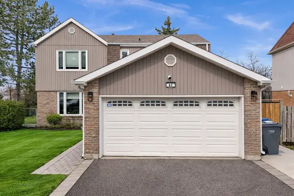 22 MADELAINE CRES, Brampton, ON L6S 2Y9