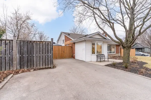 237 Hoover CRES, Hamilton, ON L9A 3H5