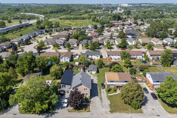 48 Hodgkins AVE, Thorold, ON L2V 1M1