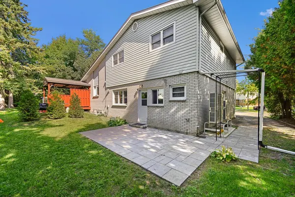 6 Maplewood CIR, Brockville, ON K6V 1N4