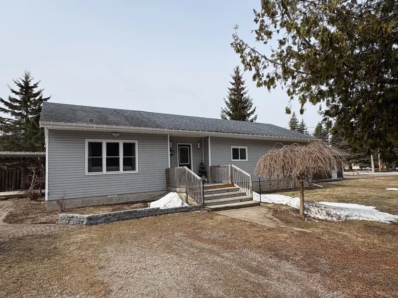 1672 St Johns RD, Innisfil, ON L9S 1S7