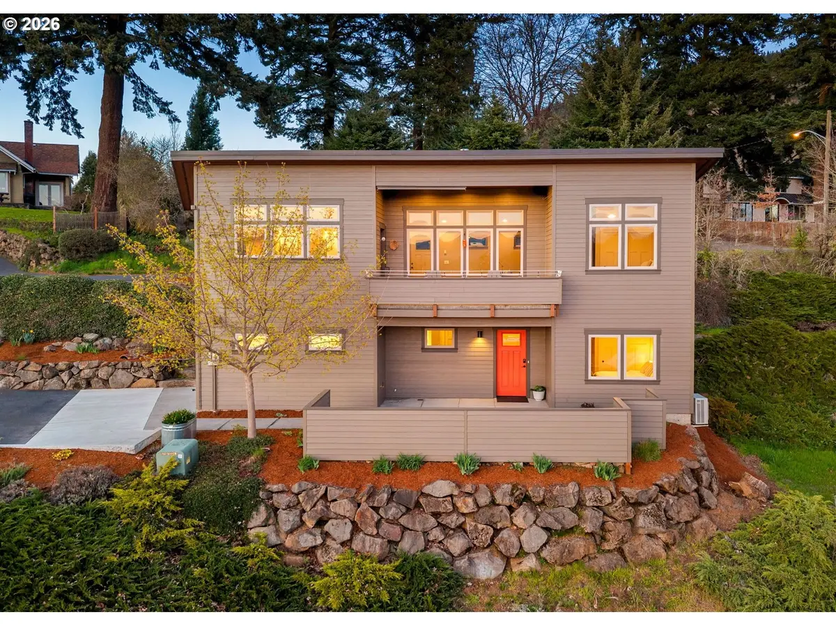 591 NE GRANDVIEW BLVD, White Salmon, WA 98672