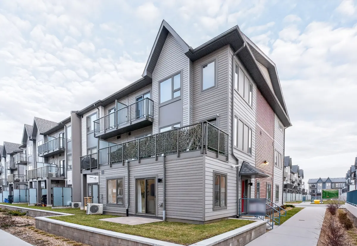 2635 William Jackson DR #1001, Pickering, ON L1X 0L5