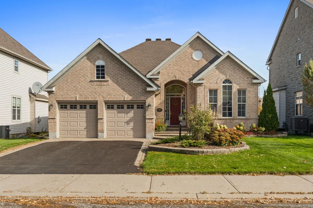19 Fencerow WAY, Barrhaven, ON K2J 4X8
