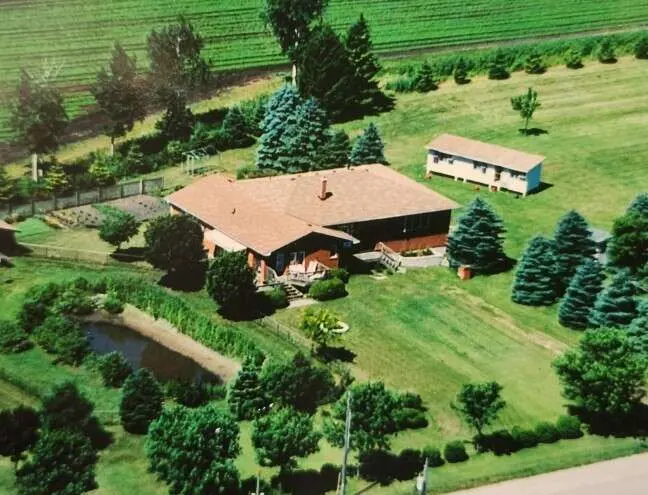 23067 Amiens RD, Strathroy-caradoc, ON N0L 1W0