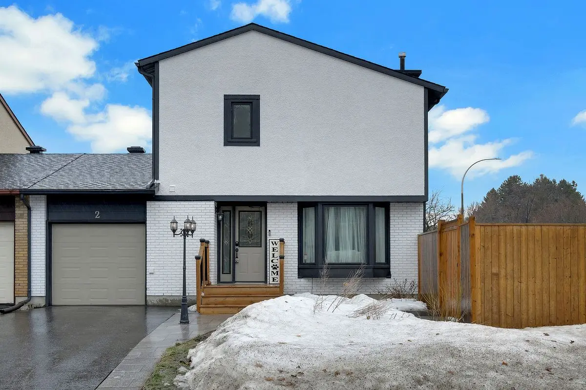 2 Dolan DR, Barrhaven, ON K2J 1V4