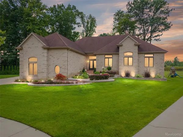 52041 Loon CT, Shelby Charter Township, MI 48315