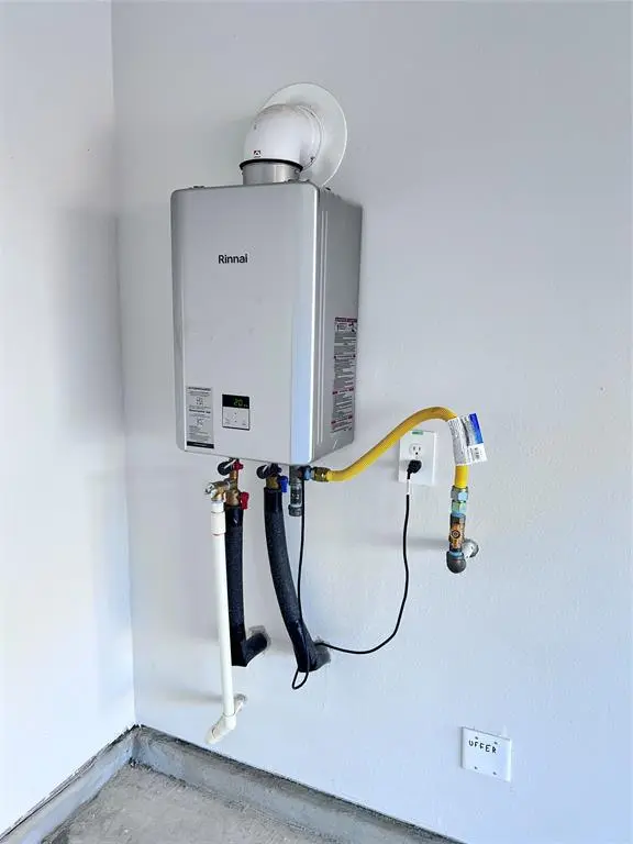 10313 Rambling Brooks Lane, Aubrey, TX 76227