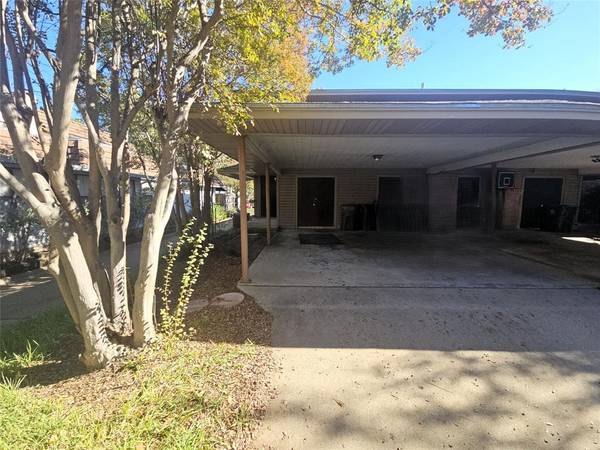 2109 Fleur De Lis Court, Arlington, TX 76012