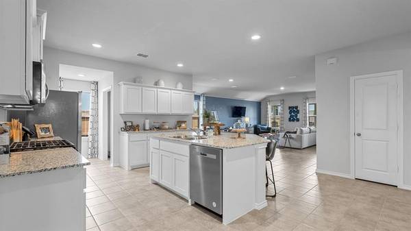 1004 CHERRY COVE Drive, Fort Worth, TX 76131