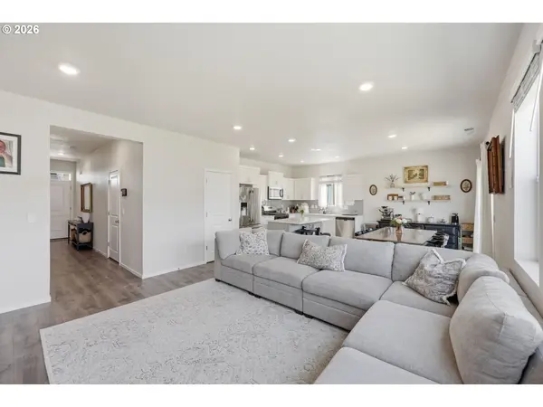 5461 EARTH PL, Salem, OR 97301