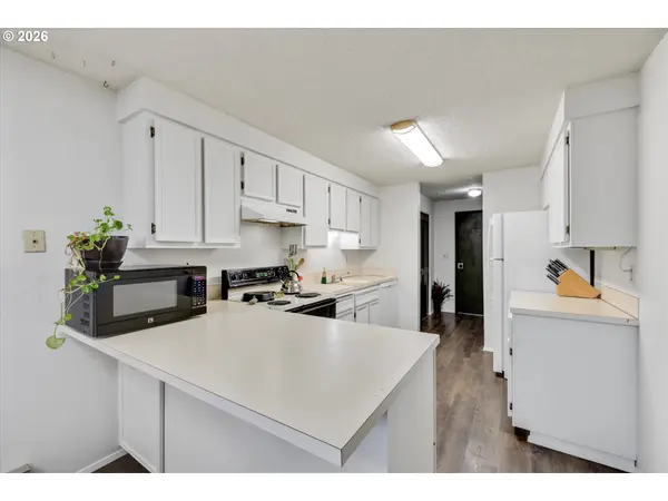 831 NE 90TH AVE, Portland, OR 97220