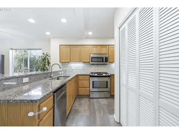 8065 SW CAROL ANN CT, Portland, OR 97224