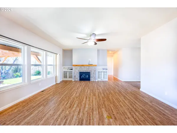 310 ASHWOOD ST, Sutherlin, OR 97479