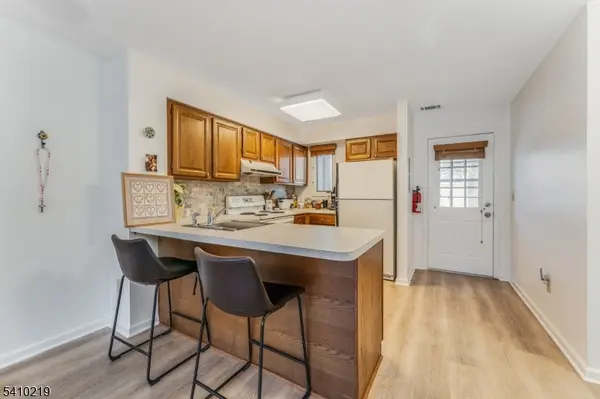 7 Westchester Ter, Clinton Twp., NJ 08801