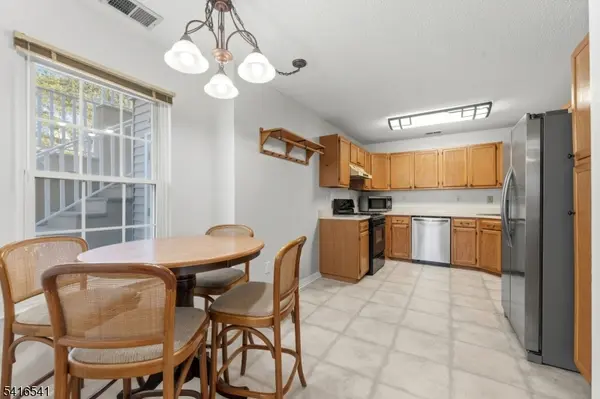 639 Magnolia Ln, Branchburg Twp., NJ 08876