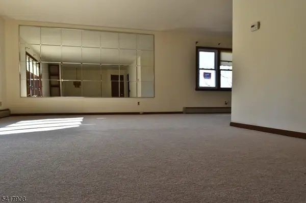 297 Fencsak Ave, Elmwood Park Boro, NJ 07407